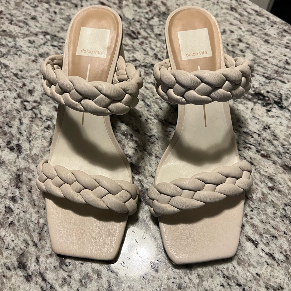 Like new cream heel
